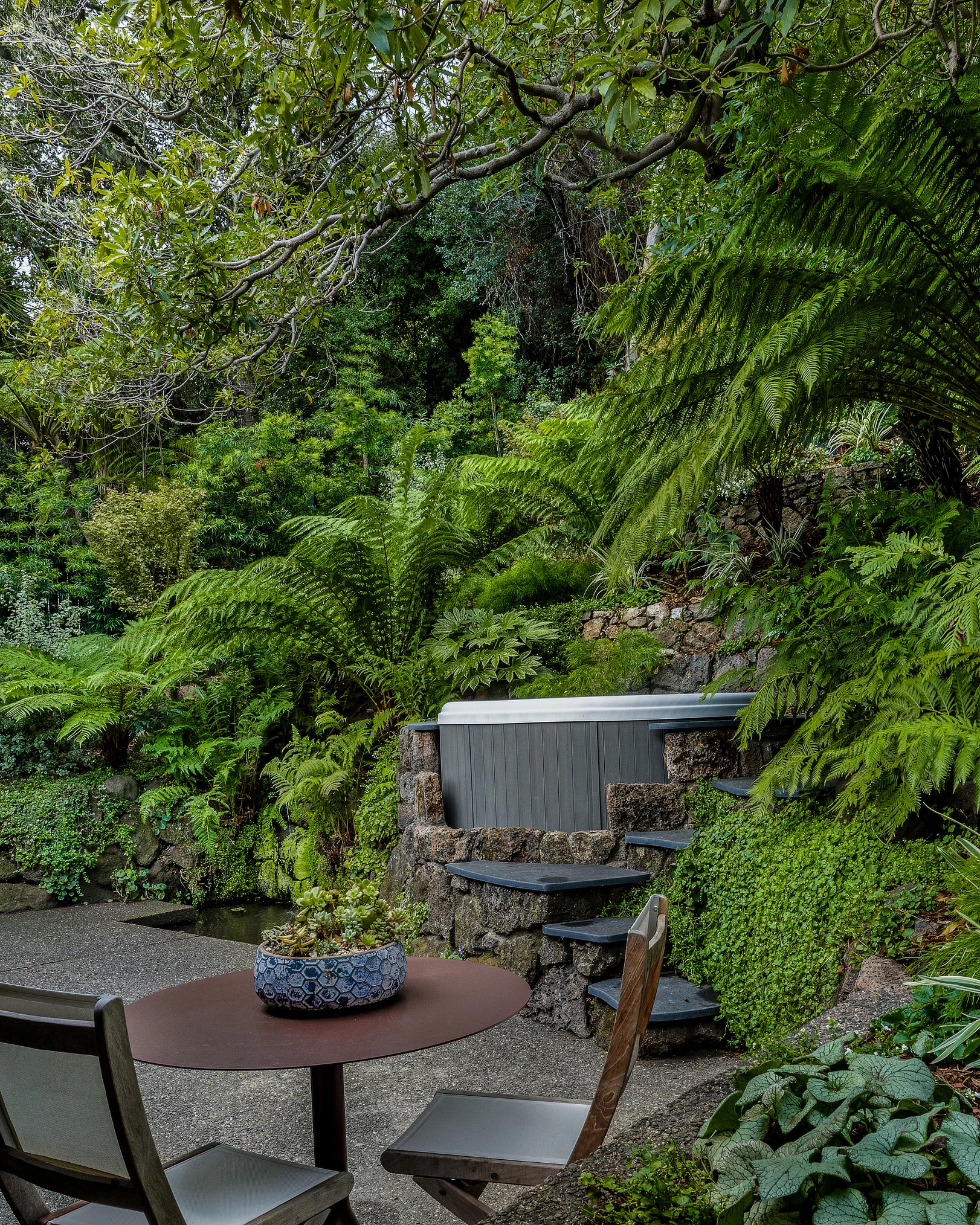 Hot tub elevated for Bay views